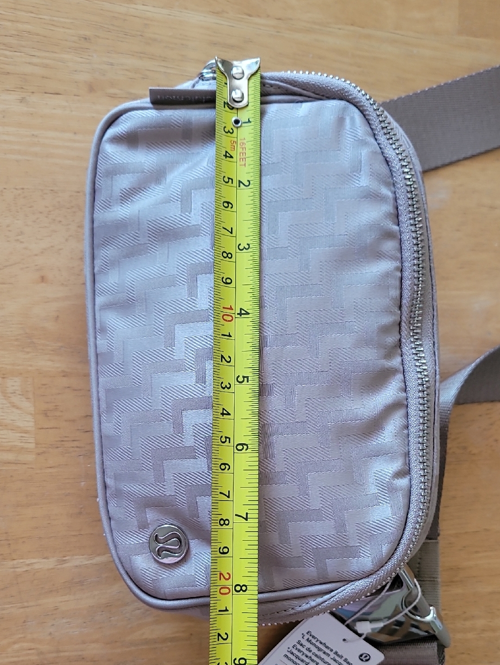 Lululemon Everywhere 1L Monogram Belt Bag - Picture 13 of 14